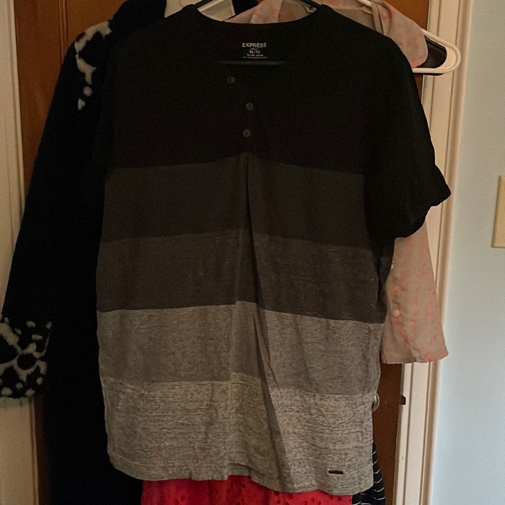 Express Ombré Henley T-Shirt, size XL Heather Grey and Black